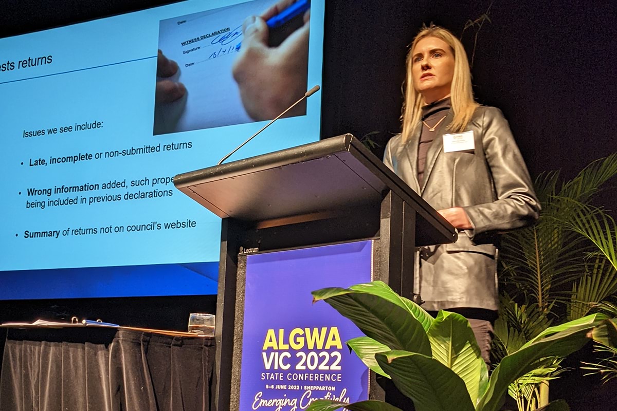 Laura Majewski at ALGWA conference